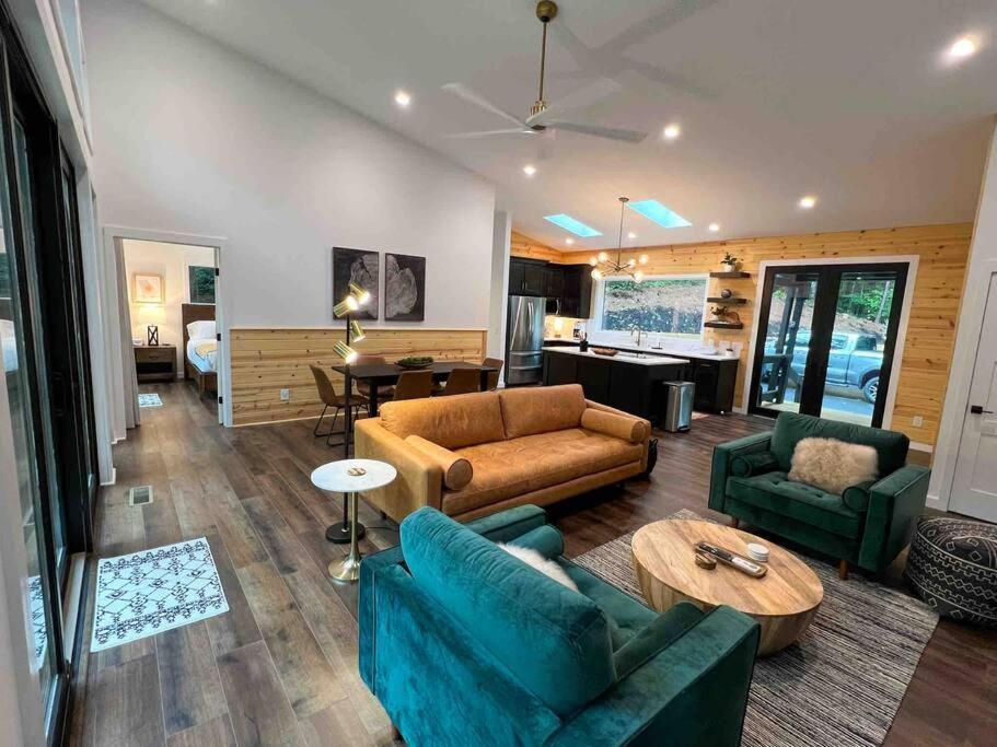 Вилла Modern Mountain Getaway With Hot Tub, Fire Pit Sautee Nacoochee Экстерьер фото