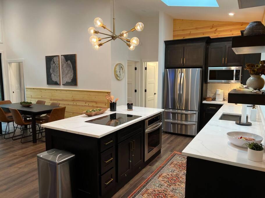 Вилла Modern Mountain Getaway With Hot Tub, Fire Pit Sautee Nacoochee Экстерьер фото